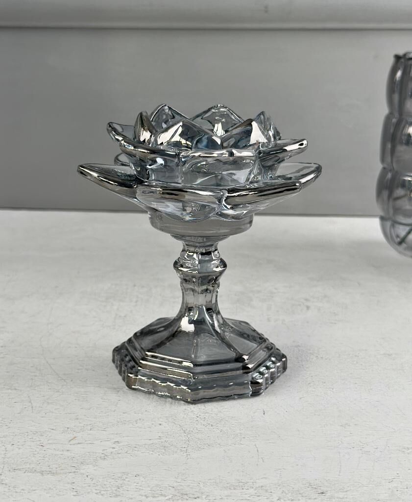 KRİSTAL AYAKLI LOTUS FÜME MUMLUK