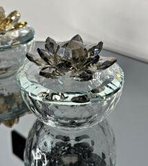 KRİSTAL KAPAKLI NİLÜFER CAM MÜCEVHER KUTU ŞEKERLİK FÜME