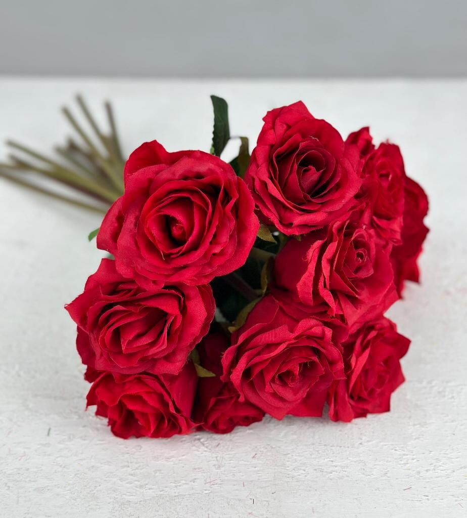 LÜKS DOKULU 11'Lİ YAPAY GÜL BUKETİ KIRMIZI