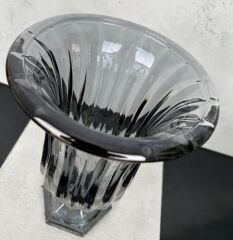 AYAKLI BOMBELİ CAM VAZO FÜME 28X18 CM