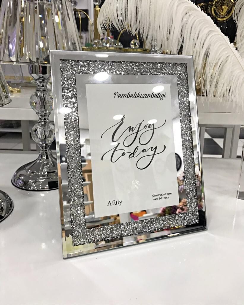 AYNALI TAŞLI ÇERÇEVE GÜMÜŞ 13X18 CM