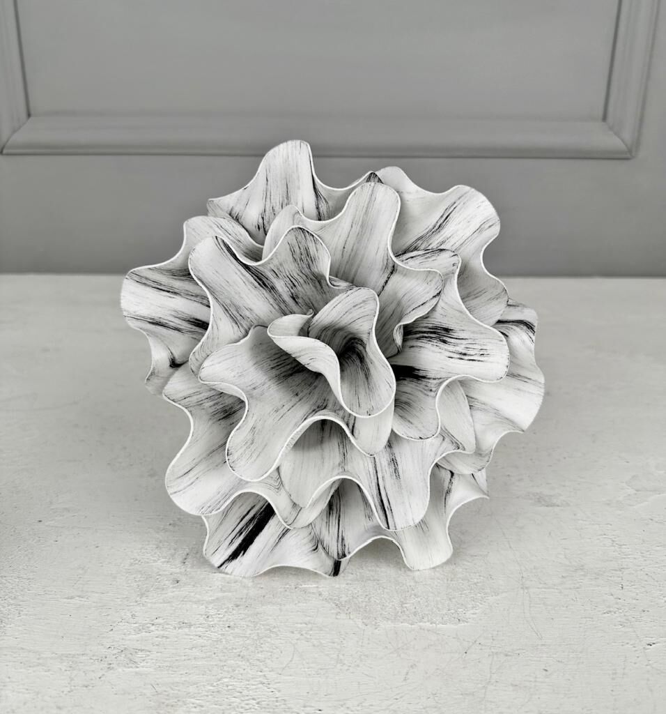 BEYAZ SİYAHLI YAPAY EVA LATEKS ÇİÇEK